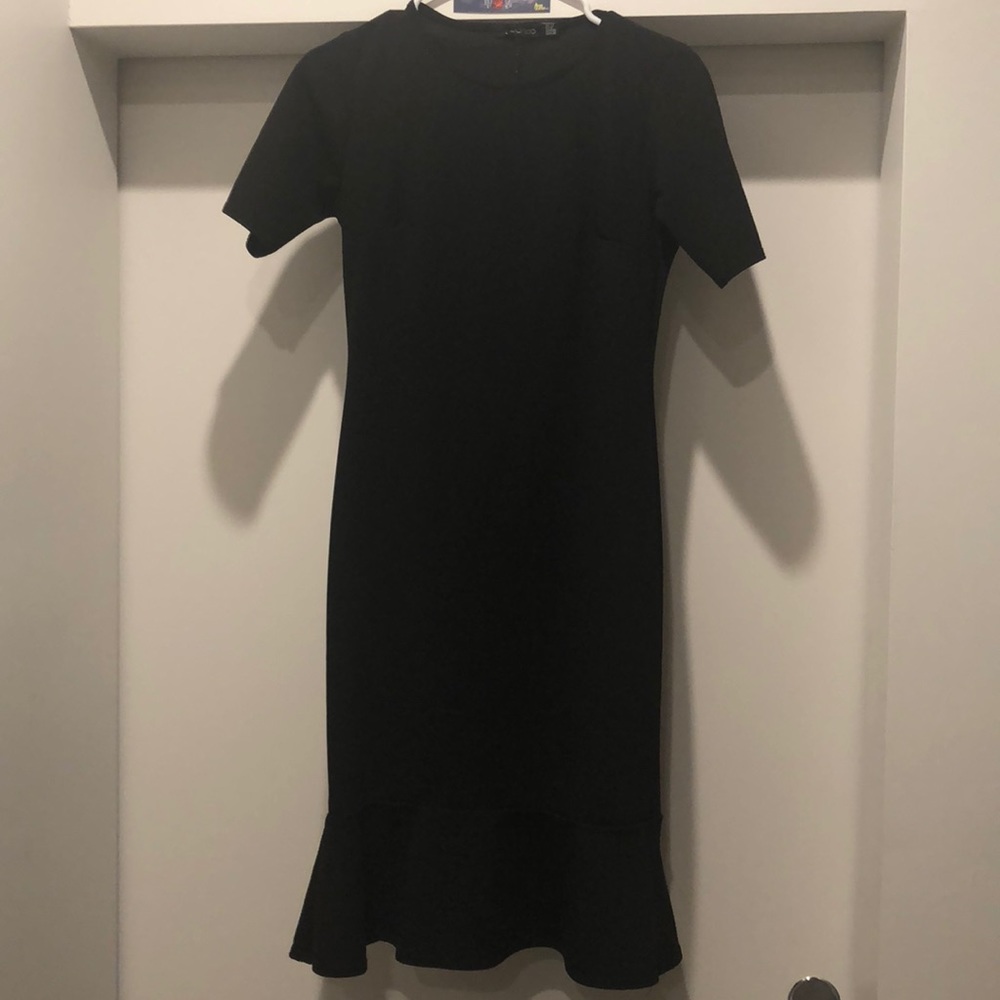 Boohoo Black midi dress